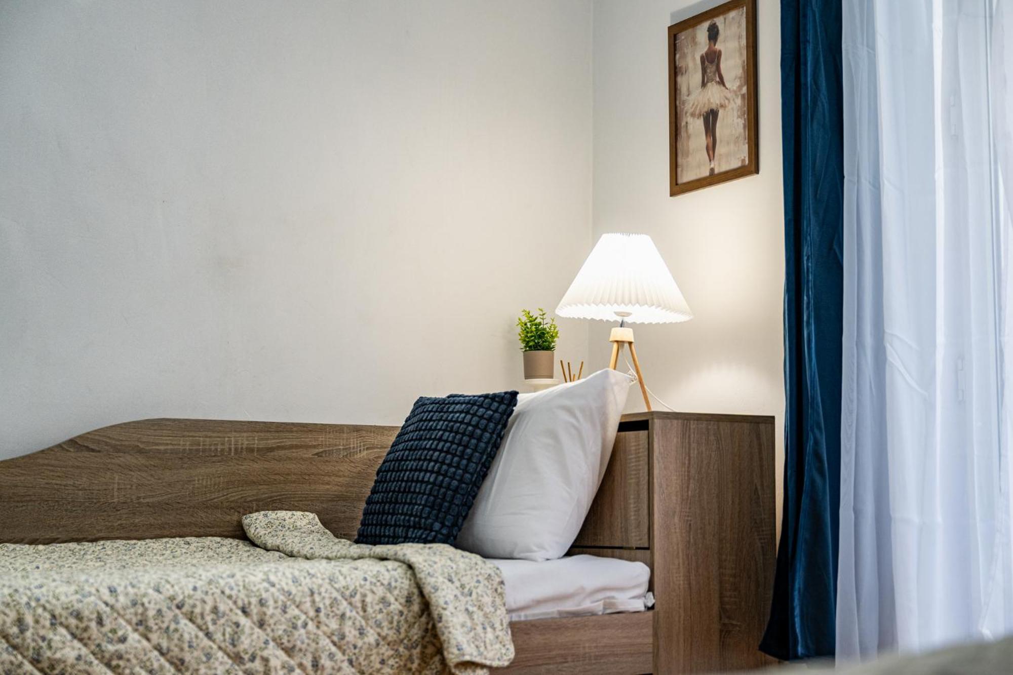 Lovely Art - Victory Apartment