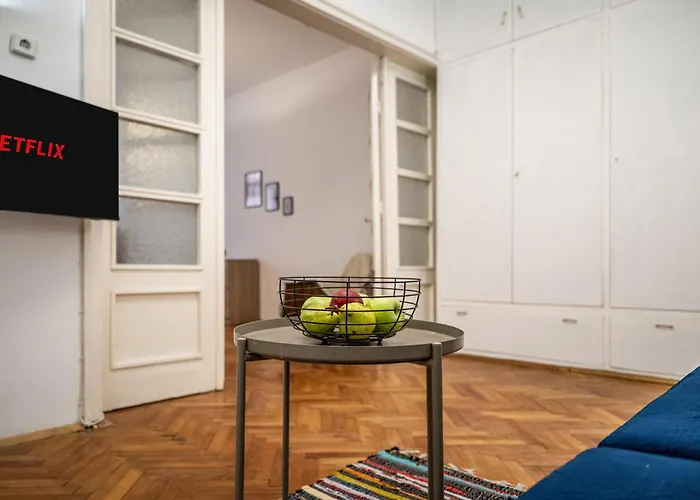 Lovely Art Apartment - Victory